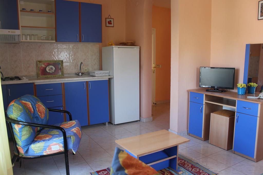דטקה Yalcinkayalar Aparthotel חדר תמונה